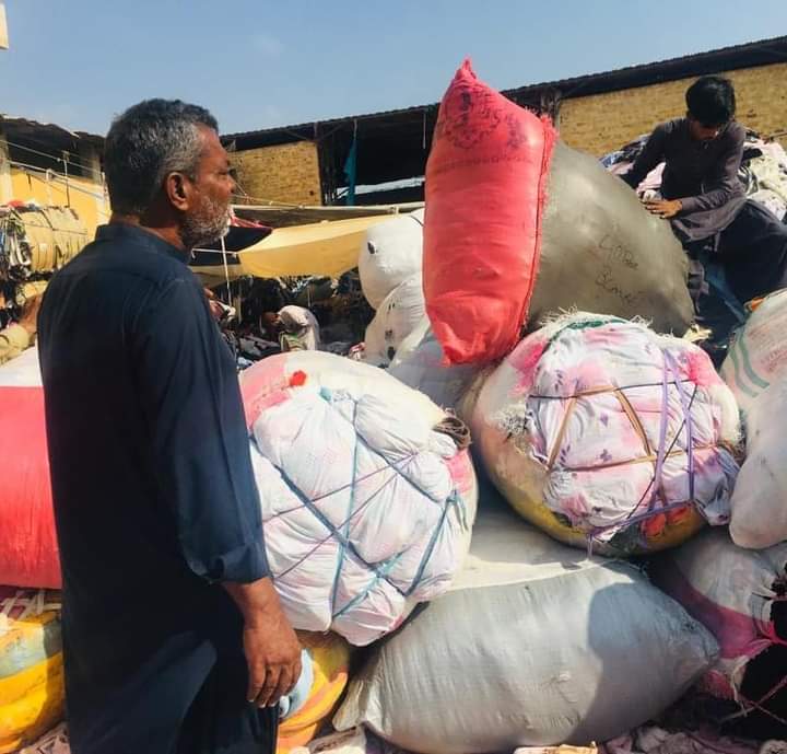 samisath_Tjam's tweet photo. Sami Sath Tandojam with help of Sindhi Sangat Australia are in process of purchasing of winter stuff, which will be distributed at Dadu (KN shah), Larkana and Hyderabad districts. https://t.co/tA6ZfMhfg4