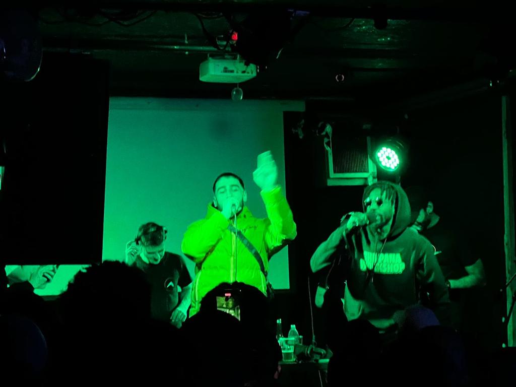 deLaceyMusic's tweet photo. Big up @KirbyT_DJ and @RollaPayback on an incredible event last night at @OldBlueLastBeer.
Sensational scenes, and was a pleasure to DJ for @chowerman and @ReallyRazor ft special guests @JoeFireFFD & @KABzINSIDE
@OverTheEdgeLDN to the 🌎
📷 @LauraYasmin18
#GetItAndGo https://t.co/n603UNBl93