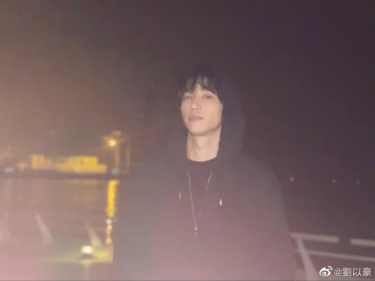 jasperryuid's tweet photo. 141122 Jasper Liu Weibo Update

Berjalan di tepi pantai itu nyaman. Dengarkan suara ombak meniup angin laut.

#JasperRyu #JasperLiu https://t.co/fVXugV7KKC