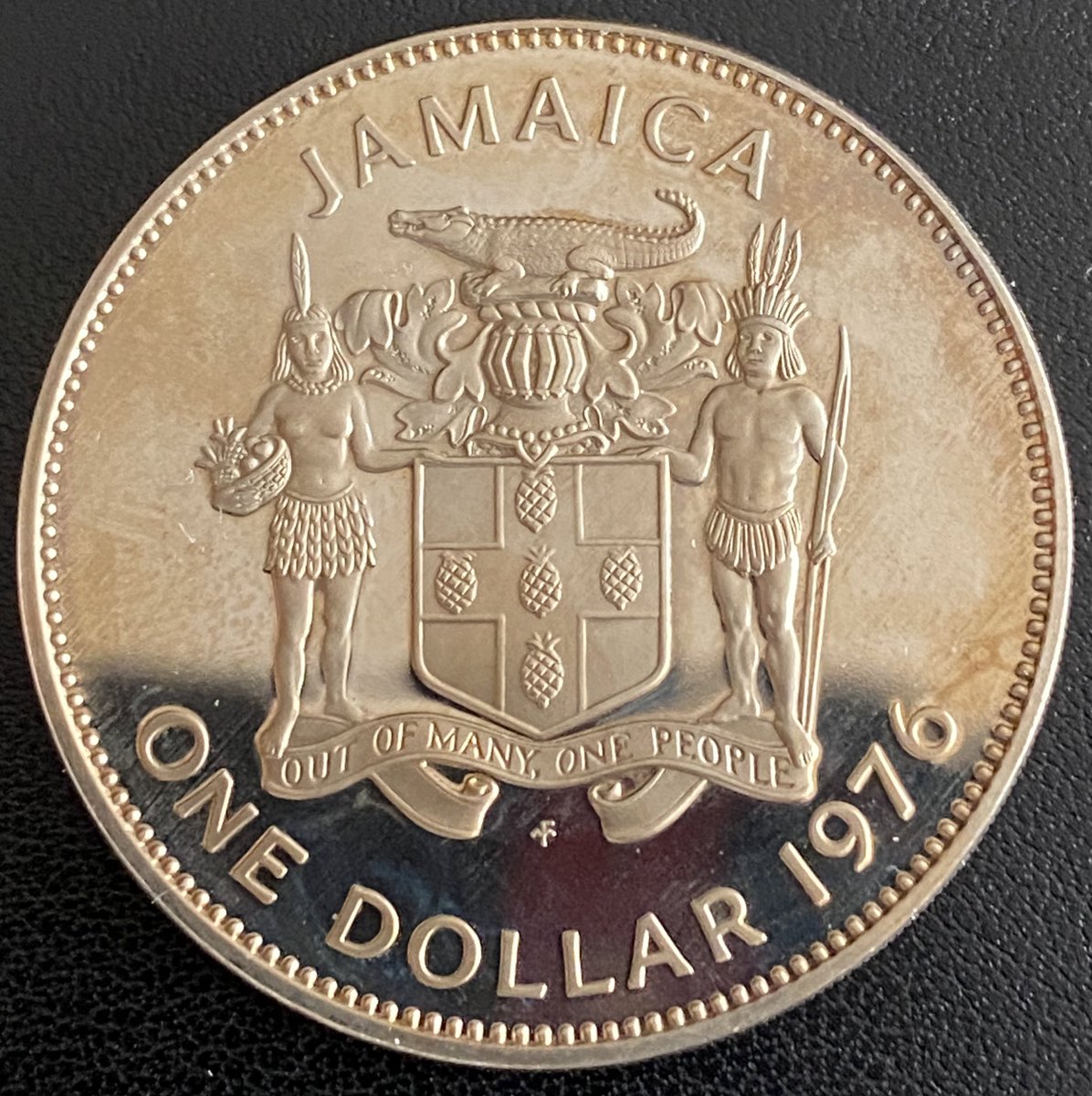 fonsnumis23's tweet photo. 1 Dólar jamaicano (1976). Moneda emitida entre 1971 y 1979, dedicada al que fuera su primer Primer Ministro tras la independencia de 1962: Alexander Bustamante, miembro del Partido Laborista de Jamaica, que cesaría en el cargo 5 años más tarde. https://t.co/HEoBG3eg00