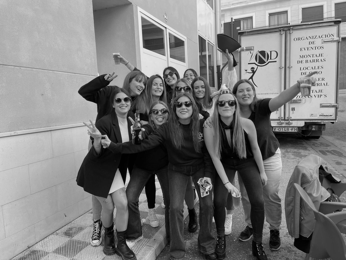 mercelc5's tweet photo. 💗🍻 https://t.co/z0EtK3nOyN