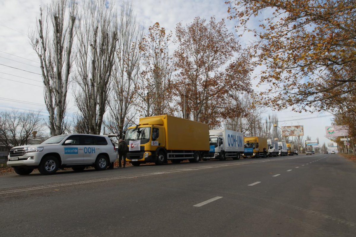 A <a href="/UN/">United Nations</a> humanitarian convoy has delivered food, water, hygiene kits and <a href="/WHO/">World Health Organization (WHO)</a> supplied medicines to #Kherson to help thousands of civilians in the city.

A health facility in the city will receive medicines to help treat over 1,000 patients

➡️bit.ly/3EswAoM