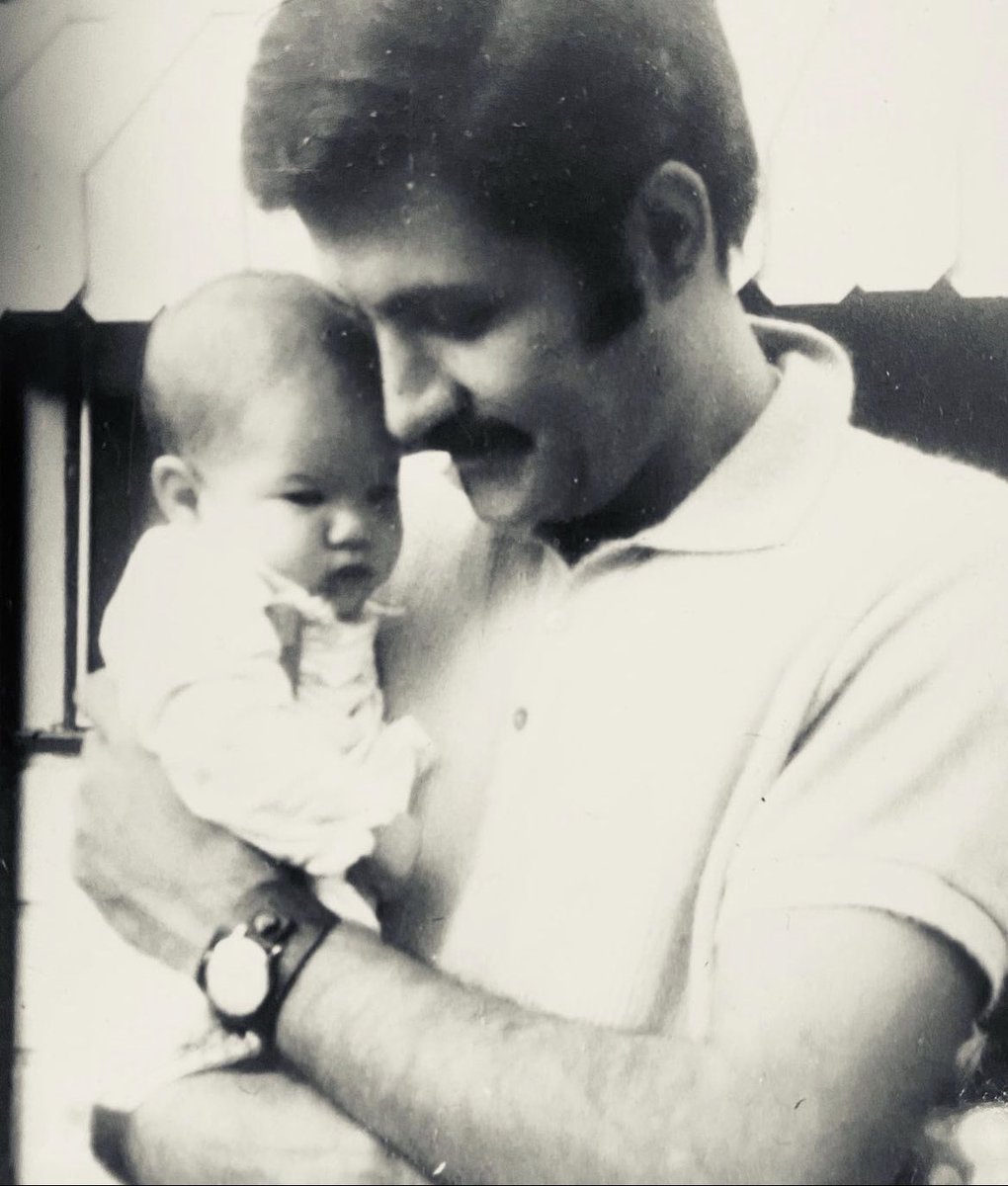 aniston_br's tweet photo. “Doce papa... John Anthony Aniston.

Você era um dos humanos mais bonitos que já conheci. Estou tão grata que você subiu para o paraíso em paz - e sem nenhuma dor.” https://t.co/dawKXygG4i
