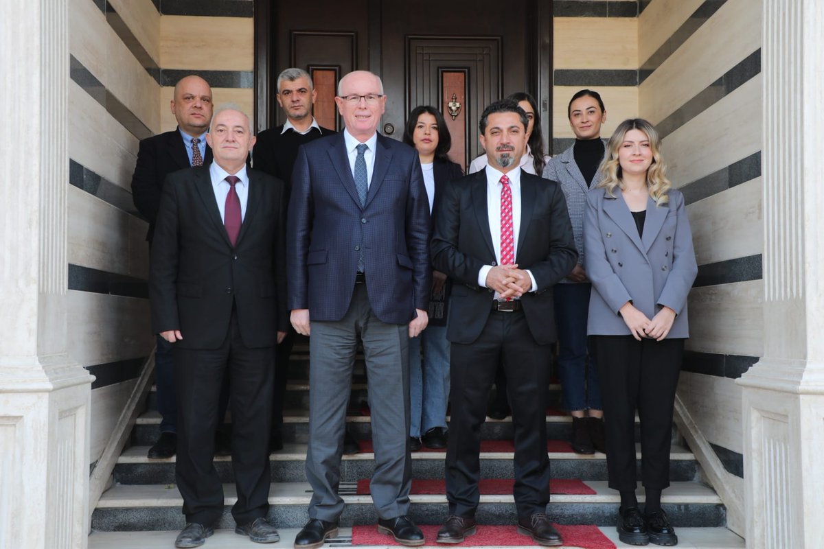 GazeteSonhaber's tweet photo. Odunpazarı Belediye Başkanı Kazım Kurt, ESGROUP’u ziyaret etti. Başkan Kurt, “Tüzüğe ittifaklarla seçime girilmesi halinde ön seçim olmaz diye de bir hüküm kondu. Bilerek konuşacak herkes” dedi.
https://t.co/YzrVDsgXRv @CHPKAZIMKURT #haberler #gündem #ESGROUP #ziyaret https://t.co/G6WqmJYuRx