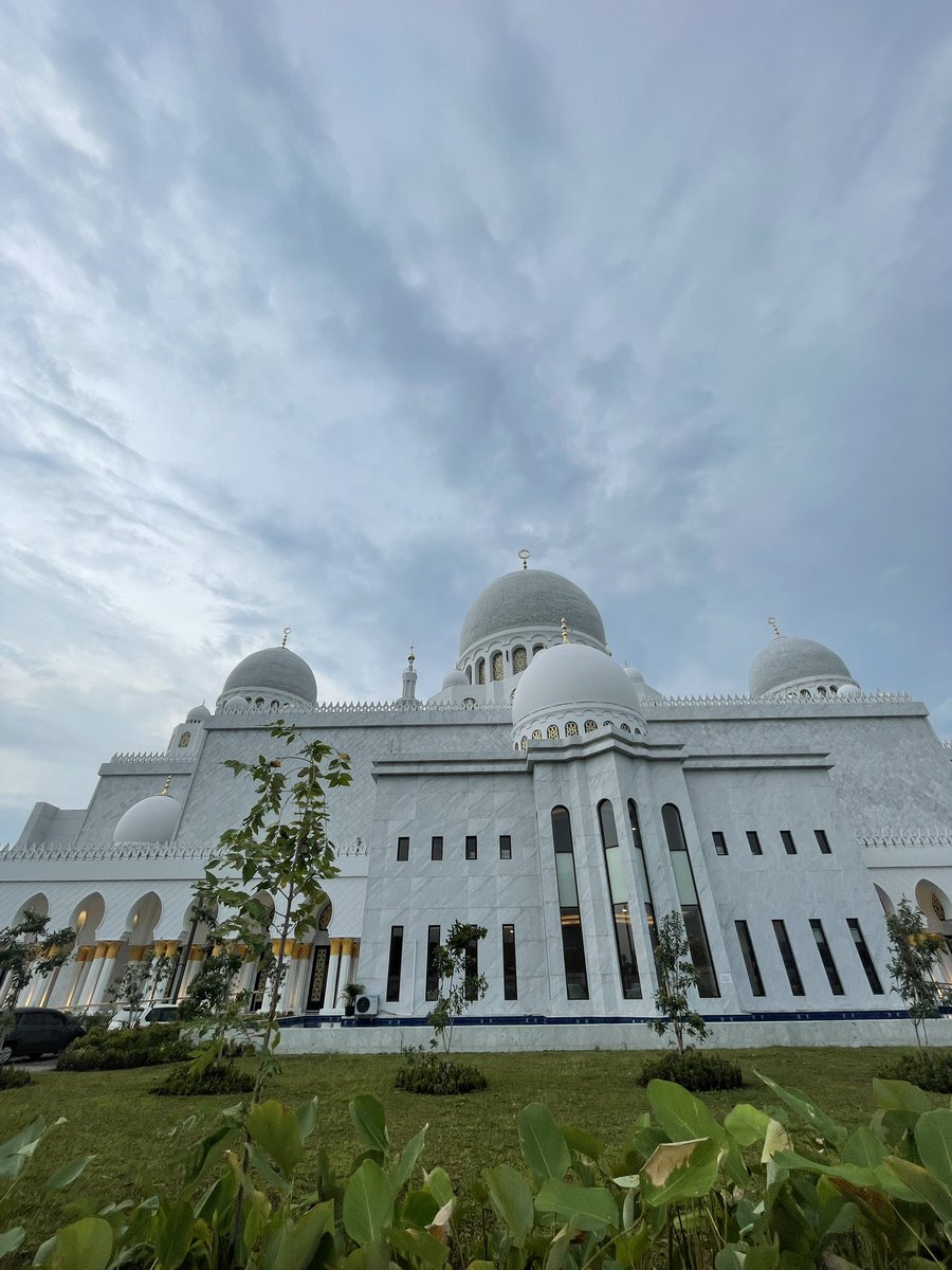 robbyadwa's tweet photo. Masjid Raya Sheikh Zayed Solo https://t.co/rewUfBQKbn