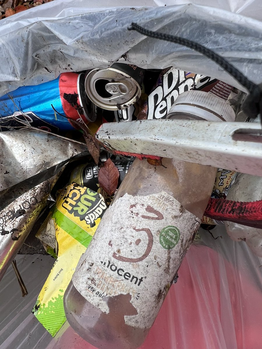 CoventryWomble's tweet photo. Not such an Innocent Smoothie @innocent #litter #litterpicking #litterlotto #KeepBritainTidy #plasticpollution #Coventry #InnocentSmoothie https://t.co/qnpFgE0SiE