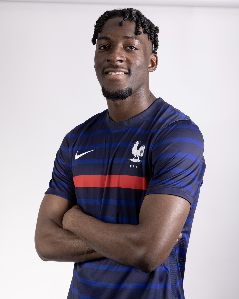 Insuffisamment rétabli de sa blessure, Presnel Kimpembé ne participera pas à la Coupe du Monde. 𝗔𝘅𝗲𝗹 𝗗𝗶𝘀𝗮𝘀𝗶 a été appelé pour le remplacer !

#FiersdetreBleus