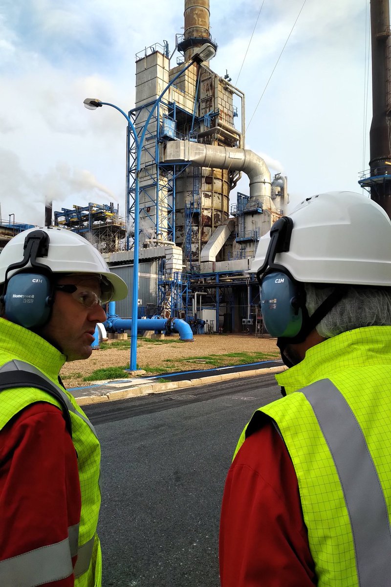 Début de la visite de notre site @YARA_france du #Havre avec Monsieur le Député @EricMartineau72 et @johan_labby directeur du site pour présenter les étapes de notre #décarbonation 
@RolandLescure @Elysee @AssembleeNat @EPhilippe_LH @N_Broutin
#cultivonslavenir