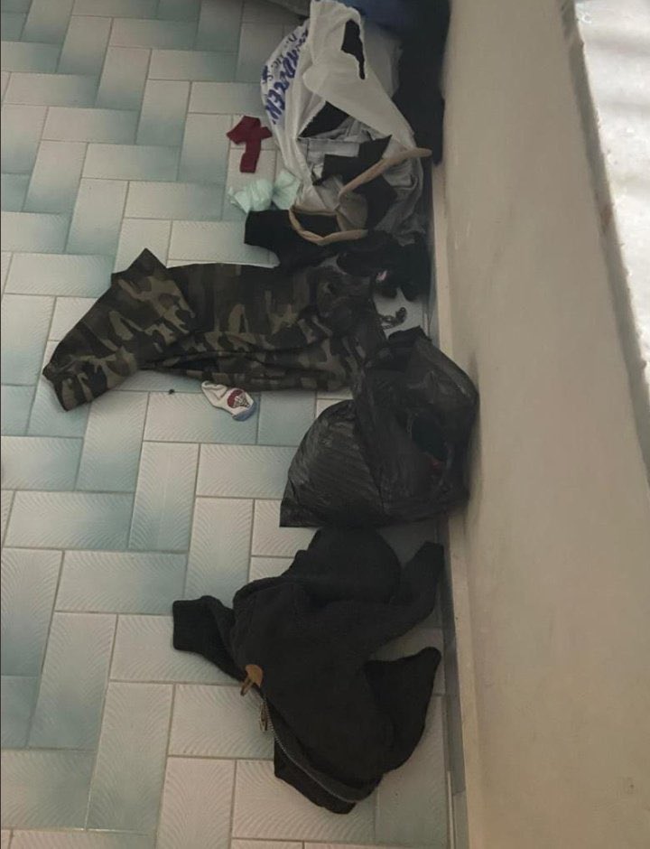 SisyphosGn's tweet photo. Kalabalikta ilgi çekecek bir kamuflaj elbise giyiyor, yüzü kameralara dönük görüntü veriyor, bombayı koyup elini kolunu sallayarak evine gidiyor, gelip almalarını bekler gibi her delil yerli yerinde evinde bekliyor ve kahraman polisler iki saatte bombacıyı yakalıyor...!
#taksim https://t.co/eqJyrmwYie