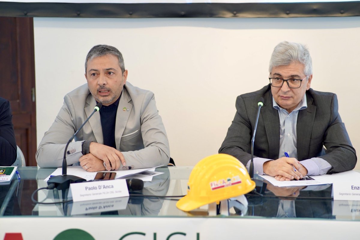 emiliofedele78's tweet photo. Si aprono i lavori del convegno: “ la sicurezza è vita”. @dancapaolo segretario generale #filcacislsicilia dice: “urge un’azione #decisa e #preventiva nei cantieri per evitare le vittime sul #lavoro “ https://t.co/3sMOTz7CRM