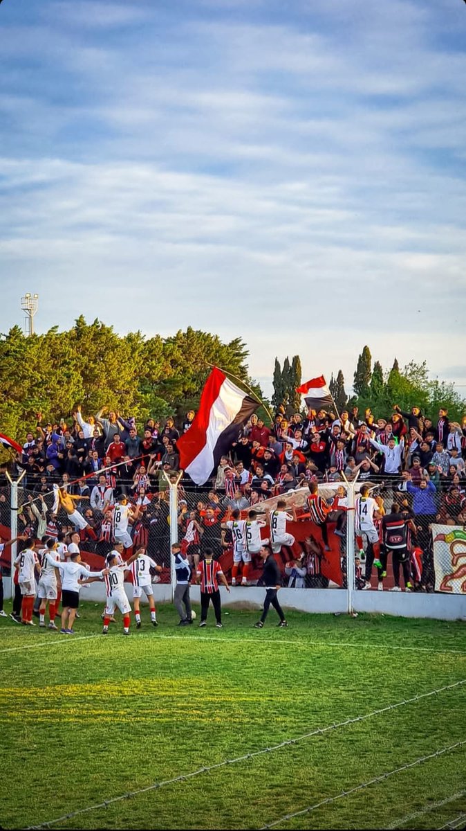 Lunes🤦‍♂️
Pero.... que lindo que es ganar, ¡buen día finalistas!

#VamosPortaviones
#TodosJuntos
#SomosLaCiudad
⚫️⚪️🔴🔵