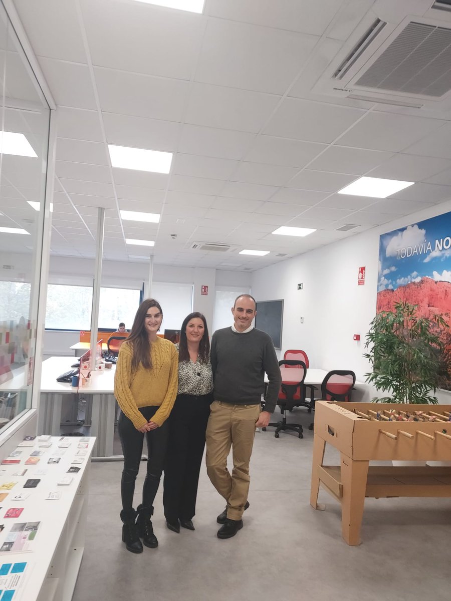 Hoy, la concejala de Desarrollo Económico Soledad Martín, fa la bienvenida a tres nuevas empresas que se alojan en el Vivero y Espacio Coworking del CIFE. Ahyres Hardware and software S.L.U; Marcos Rodríguez Morales y Officiis S.L.