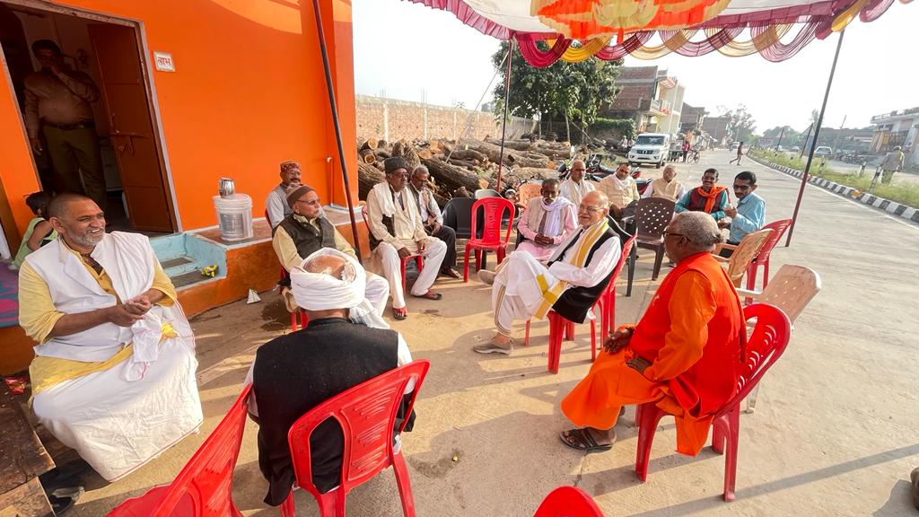 cpupadhyayBjP's tweet photo. लाइना बाबा रोड निवासी श्री चिंतामणि  त्रिपाठी जी के यहां आयोजित हरी कीर्तन उपरान्त भण्डारे में शामिल हुआ । https://t.co/igOFEUyZmR