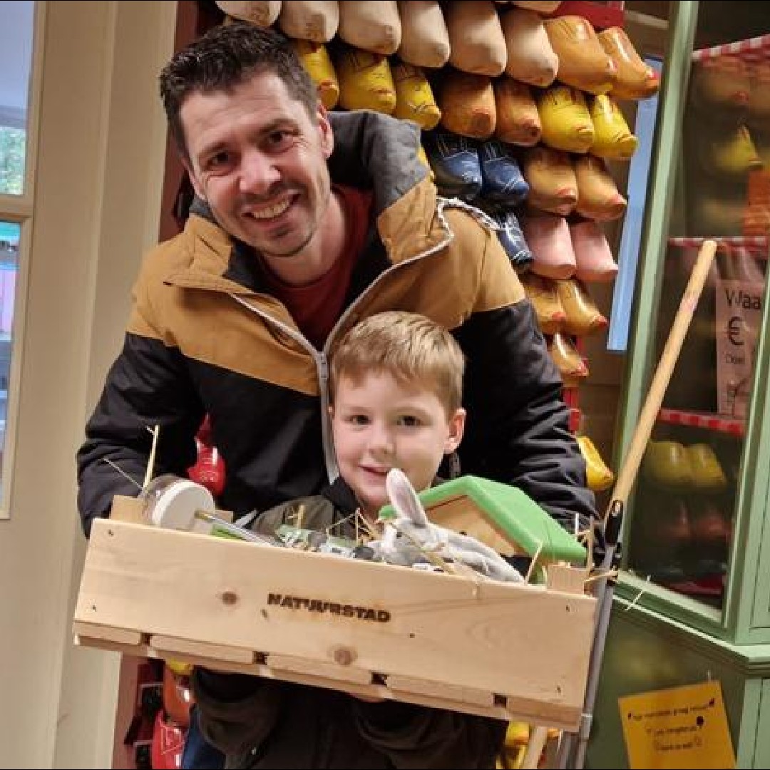 Tijdens de Kinderboekenweek konden kinderen bij Natuurstad meedoen aan een woordzoekerpuzzel. De 6-jarige Bent won het Natuurstad prijzenpakket met daarin onder andere een cadeaubon voor een kinderfeestje met zijn vriendjes en vriendinnetjes. 

Heel veel plezier met je prijzen!