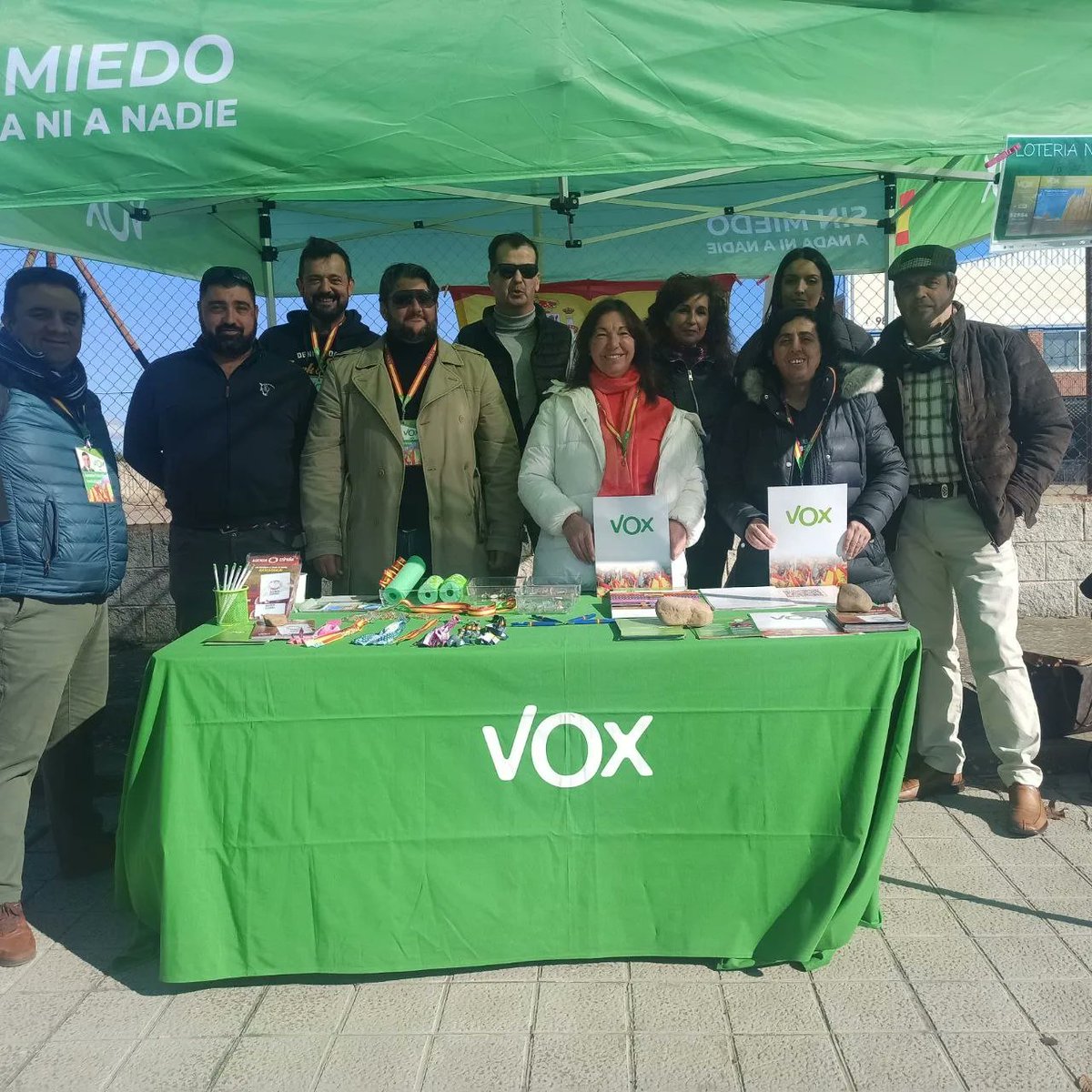 Vox_Leon's tweet photo. Este fin de semana ha sido completo de paseos informativos y carpas por todo #León y provincia.

Os dejamos fotos de todos ellos: #Mansilla de las Mulas, #Astorga, #LaBañeza y #Bembibre.

Hay equipo y muchas ganas de trabajar por leoneses! 💪💪🇪🇸🇪🇸 https://t.co/jMggBJwN8y