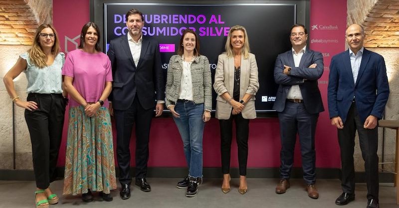 Visa_ES's tweet photo. ➡️ ¿Cómo es el perfil del consumidor silver? ¿Cómo se adapta a las nuevas tecnologías? En este #VisaBlog os contamos un poco más sobre el estudio ‘Descubriendo al Consumidor Silver’, que presentamos recientemente junto a @PayInnHub