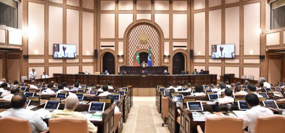 Rashid141221's tweet photo. Qaanoonaa Qavaidhaa hilaafah Majlis hingan majlis ge riyaasathah furusathu dheegen balan nuthibeynan! https://t.co/iq17WDkhhf