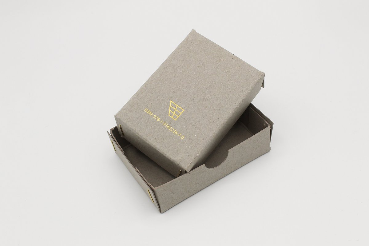 Bespoke stitched boxes for <a href="/timkeyperson/">Tim Key</a> &amp; <a href="/JuniperBespoke/">Emily Juniper</a> Christmas Playing cards!

#boxes #packaging #personalised