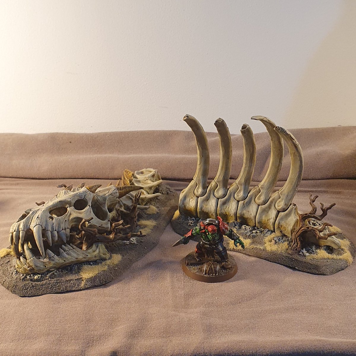 WarbossKurgan's tweet photo. Big 'ol pile a bones!

https://t.co/FhLWo6HHJR

#Warhammer #AgeOfSigmar #Warcry #WarcryScenery #WarhammerScenery #Ghur #TheRealmOfBeasts https://t.co/FV2i8BBzeu