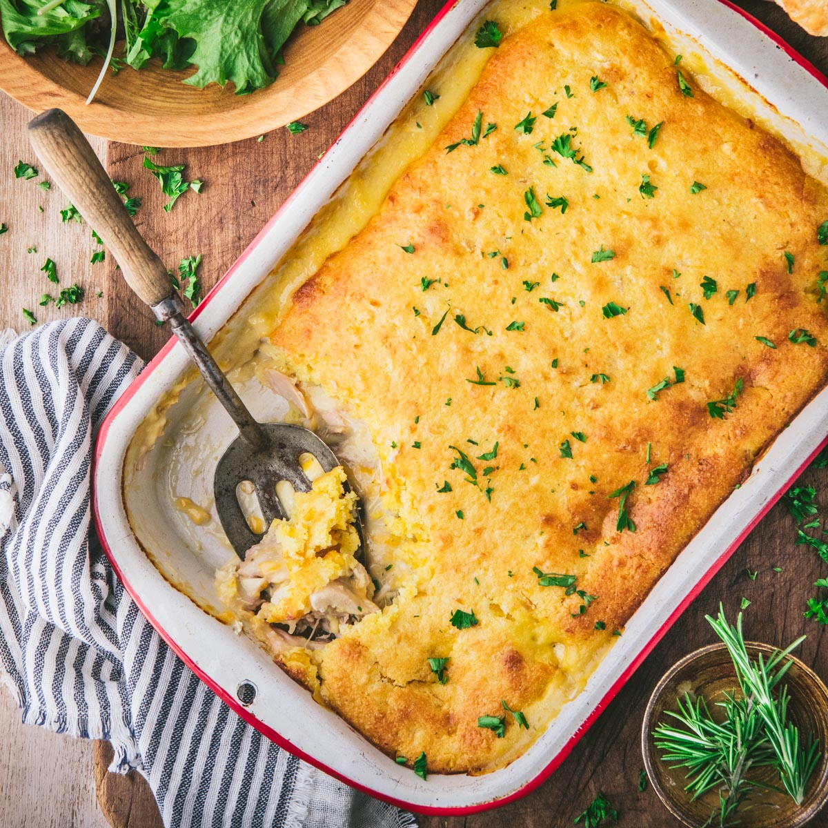 Cozy, down-home #comfortfood! This FARMHOUSE CHICKEN CORNBREAD CASSEROLE is an easy #dinner that the whole family will love.

>> theseasonedmom.com/chicken-cornbr…

#chicken #casserole #dinnerideas #dinnertime #recipes #recipe #easyrecipes #foodblog #foodblogger #recipeblog #farmhouse