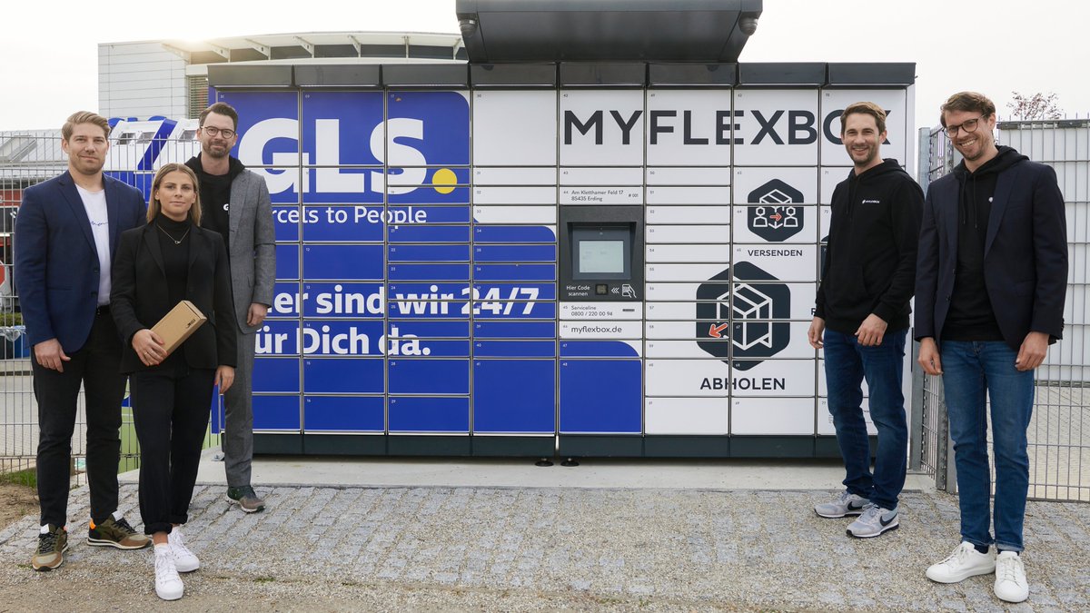 GLS_Germany's tweet photo. Wir haben unsere erste #Paketstation in Deutschland eröffnet - in Erding bei München! 💙 Dadurch könnt Ihr kontaktlos und rund um die Uhr #Pakete empfangen, versenden und retournieren. 📦 Gemeinsam mit unserem Partner #Myflexbox werden wir das Netz an Paketstationen erweitern. 👍 https://t.co/5iwQBXGuTm