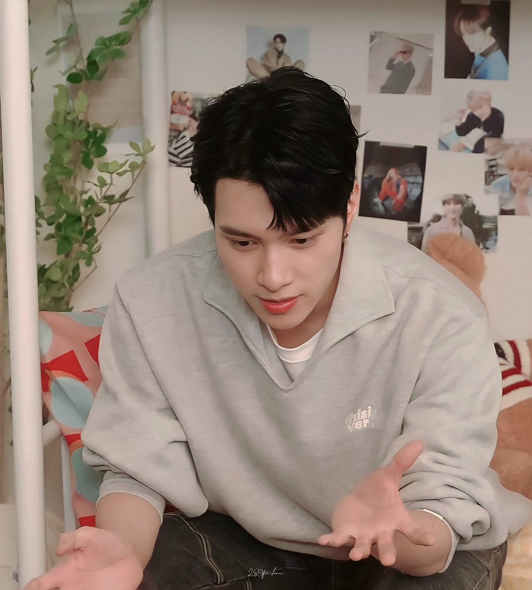 289film's tweet photo. HQ Pict | a thread;
Hendery: Love Choices
#WayVCollege #WayVDorm #黄冠亨 #헨드리 https://t.co/x9rUGDfMEY