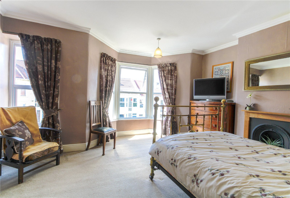 🏡 FOR SALE - A wonderful property located in the desirable area of #Brislington

✔️ Two double bedrooms
✔️ Two spacious reception rooms
✔️ Large kitchen
✔️ Utility room
✔️ Family bathroom &amp; WC
✔️ Spacious rear garden
✔️ £375,000

See more ➡️ cjhole.co.uk/property/for-s…