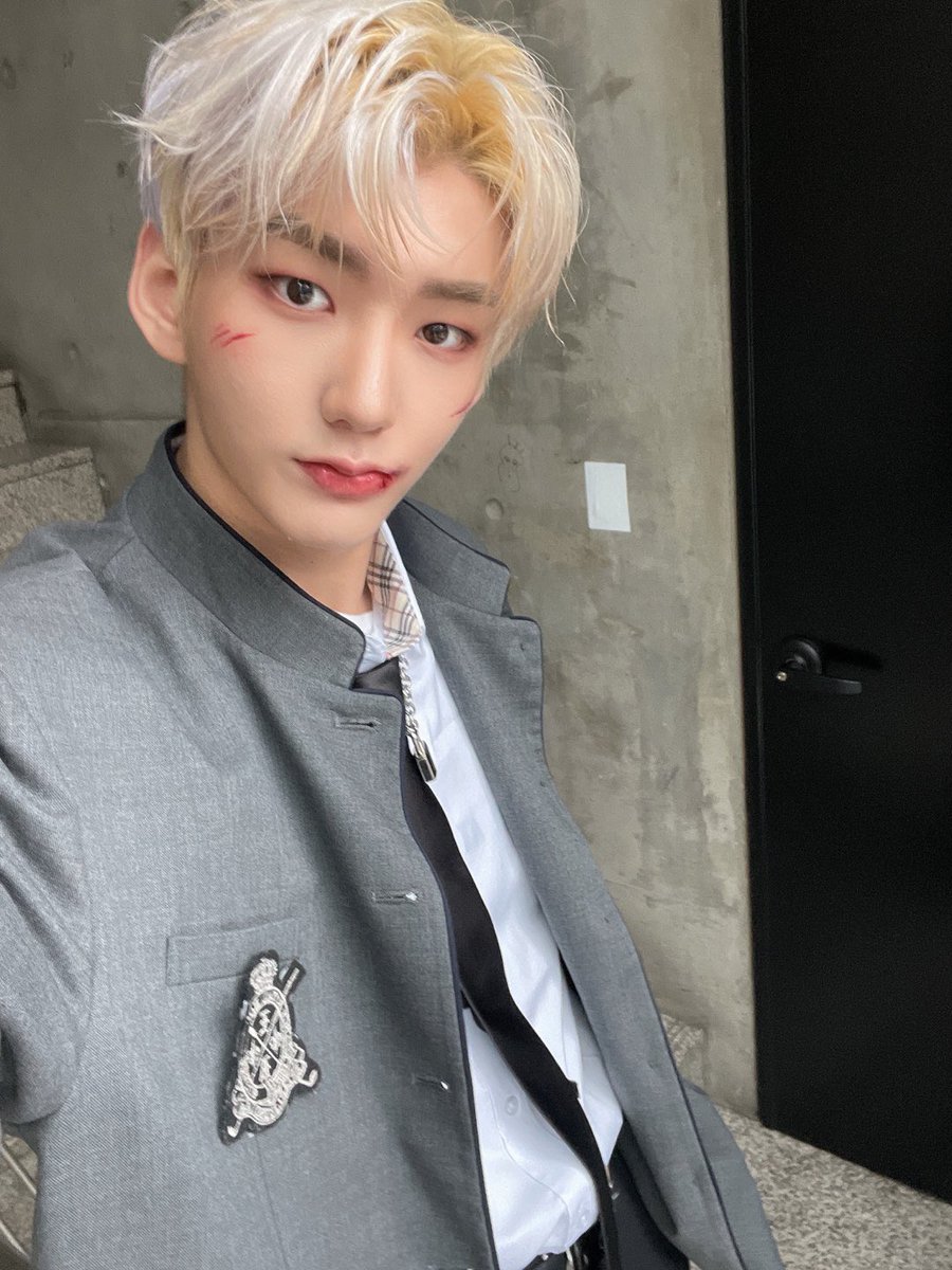 TheKingDom_GF's tweet photo. [HWON👑]

영준 선배❤️

#KINGDOM #킹덤 #HWON #훤 https://t.co/0Hu6tYcxZX