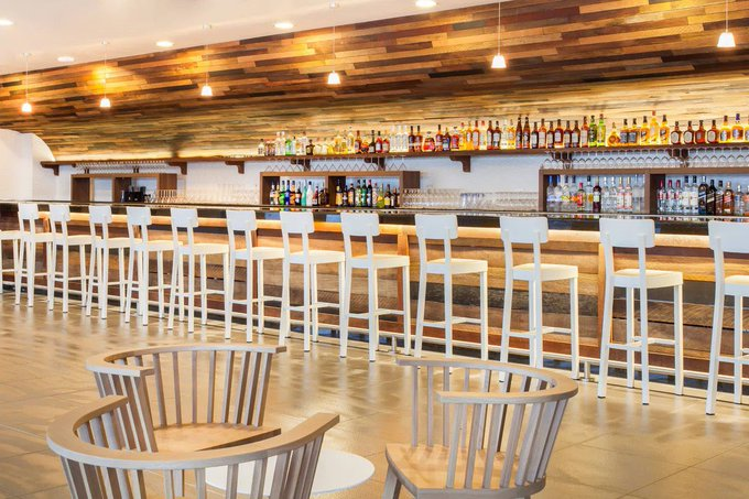 CryptoGroups6's tweet image. 9/14 Manabi is a contemporary rustic restaurant that serves up delicious modern Panamanian cuisine. tsar-events.com/news-blog/sort…  #marriott #panama #nft #hotel #nfts #design #interior #travel #casino #spa #viajest #art #luxuryhotels #eventprofs #event #foodies