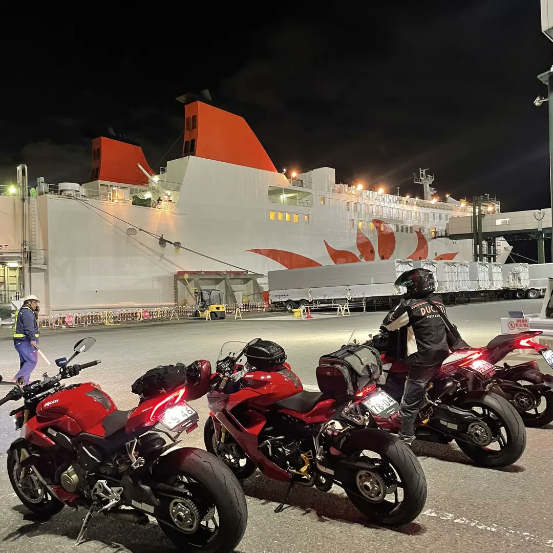 DucatiOsakaEast's tweet photo. Ducati 4台で
九州弾丸ツーリング行ってきます👋😃
#ducatiosakaeast
#scramblercamposaka
#bannerracing
#ducati
#ducatista
#ducatistagram
#ducatilife
#ducatigram
#ドゥカティ大阪イースト
#スクランブラーキャンプ大阪
#バナーレーシング
#ドゥカティ
#ドゥカティいいじゃん
#バイクのある生活 https://t.co/0rhTIArNL7