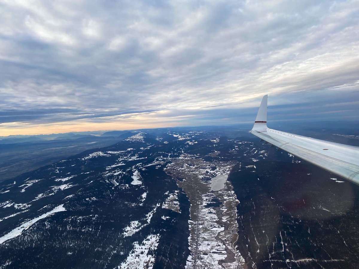 #MondayMotivation
En vol vers Genève 🏔 
#FlyVallJet

Contactez-nous :
☎️ +33 1 74 253 175
✉️ charter@valljet.