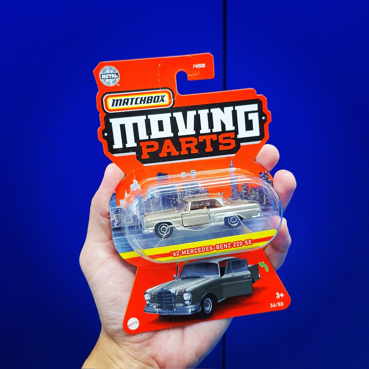 mbcollector_sg's tweet photo. New arrival this week! 1962 #MercedesBenz 220 SE by Matchbox from the Moving Parts series.
#diecast #matchbox #matchboxmovingparts #newarrival #220se https://t.co/1TaAa2I2zR