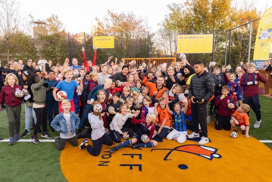 Truly honoured to have a brand new Cruyff Foundation court named after me in my old neighborhood. I hope it can inspire you all the same way football did to me growing up! 😀