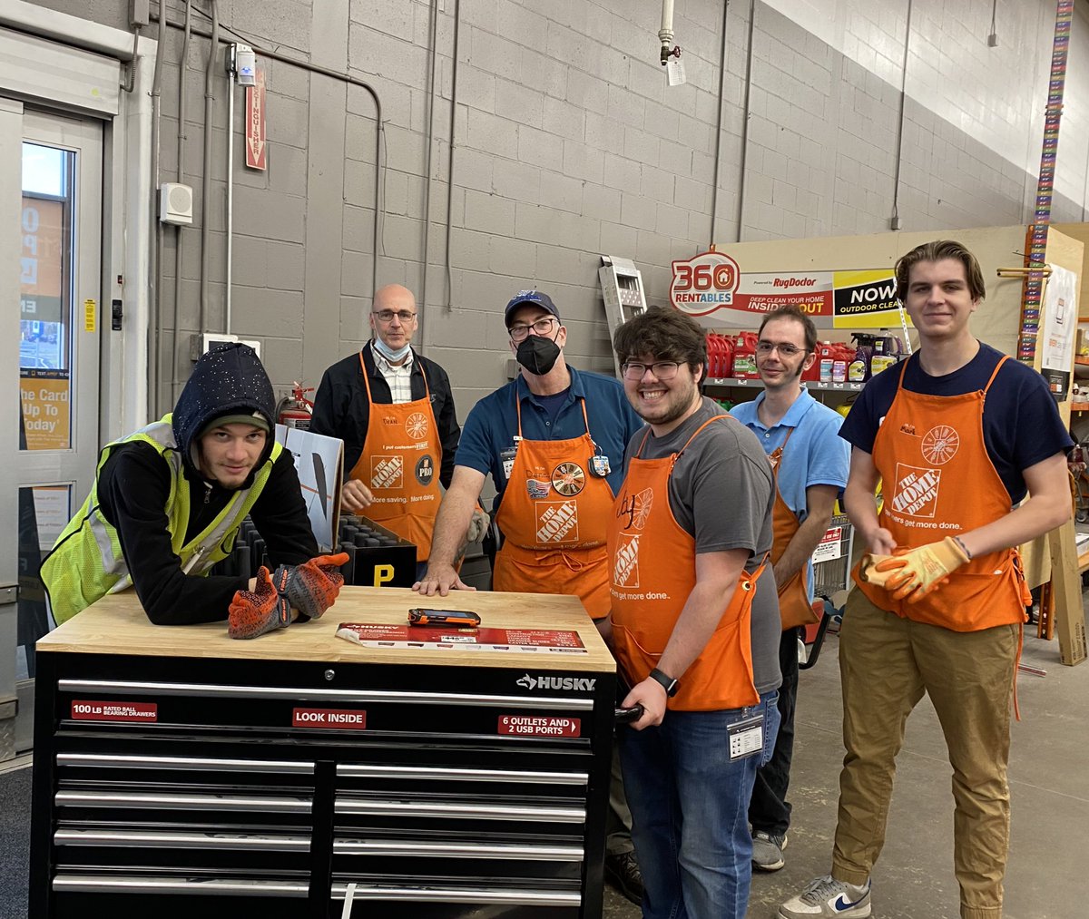 When you’re the MOD and you walk up to respond to a “team lift” and find all these awesome associates that responded 🧡 store 1257 <a href="/HdShultz/">Joshua Shultz HD</a> <a href="/SaraSaralesher/">Sara</a> <a href="/CurtisM96070963/">Curtis Morales</a> <a href="/AngelaEhman/">Angela Ehman</a>