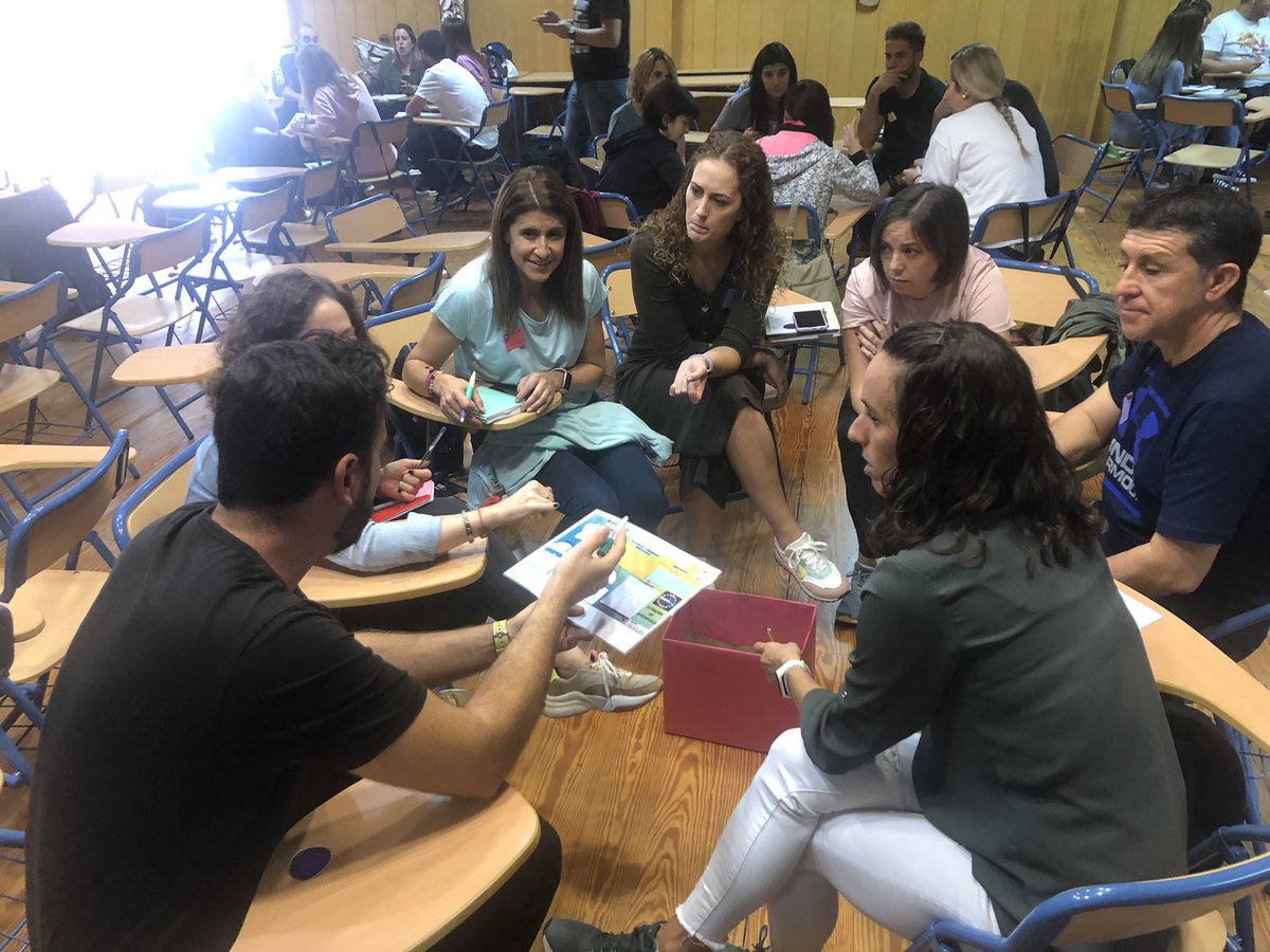 iparram1's tweet photo. Dinámicas de grupo Las Cajas Mágicas #ProgramasInnovacion #JornadasInicialesHHVS22 #ECPAlmeria https://t.co/wn4h5g9bjZ