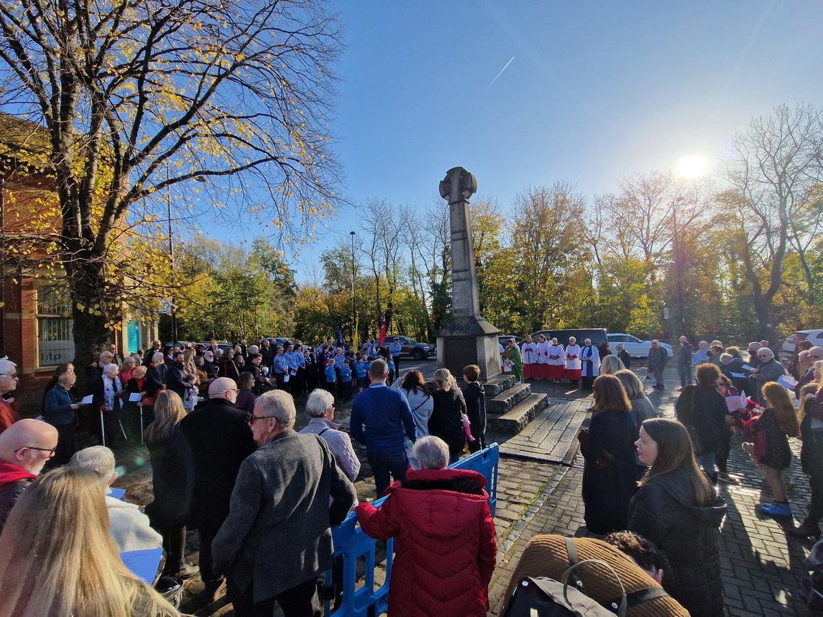 Here is a look back at the services that took place across Stockport to commemorate Remembrance Sunday. It was moving to see so many residents come together to pay their respects to our Armed Forces. 🌹 #StockportRemembers.
📸 <a href="/StockportWMAG/">Stockport War Memorial Art Gallery</a>, @hazelgrove_help