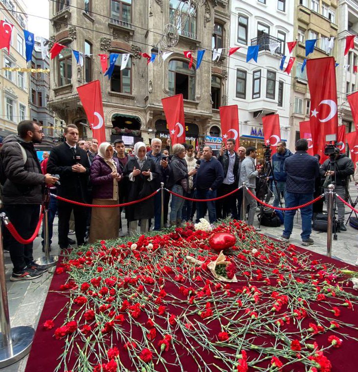 AvOzlemZengin's tweet photo. Dualarımız Milletimiz, Memleketimiz, Şehitlerimiz, Gazilerimiz için…
İstiklalimiz için… 🇹🇷 https://t.co/zY90fFOlkS