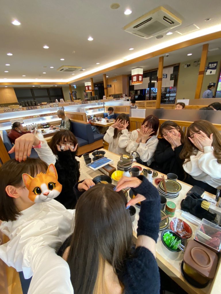 roll_nyanta's tweet photo. 高専祭たのしかった！🤸‍♂️🤸🏻‍♀️🤸🏻‍♂️
抽選会でチェキあたった！
いっぱい写真とろーね📸🫶 https://t.co/XK4STDb4H9