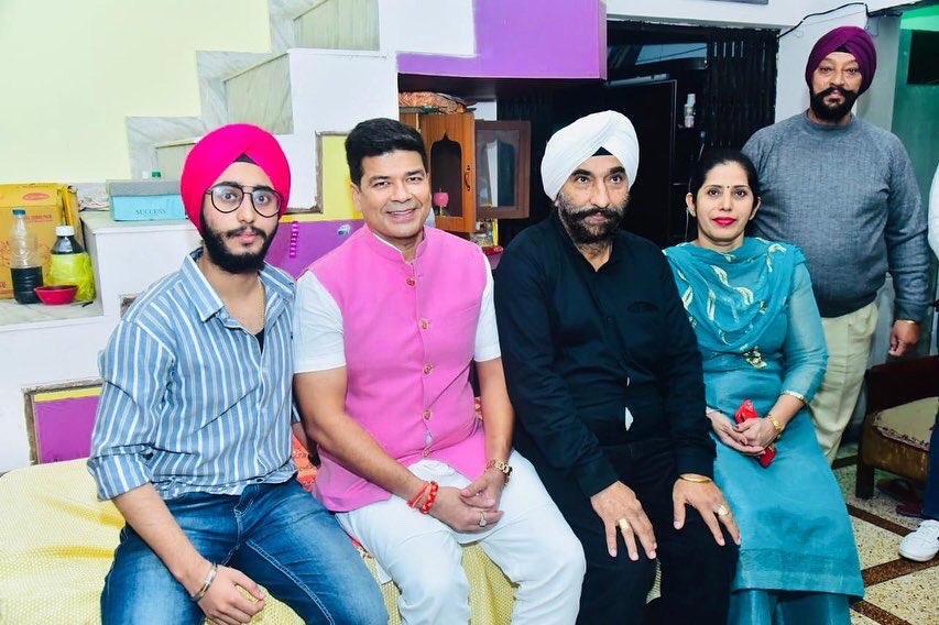 UmeshGautamBJP's tweet photo. आज मॉडल टाउन में सरदार एम पी सिंह जी के घर पर बरेली के निरंतर विकास की सकारात्मक चर्चा में सम्मिलित हुए और सबका धन्यवाद किया।
@myogiadityanath
@brajeshpathakup
@swatantrabjp
@sunilbansalbjp
@BJP4UP
@BJP4India
#Bareilly #SmartCity #Development #Progress #PositiveDiscussion https://t.co/WuPCTueTlQ