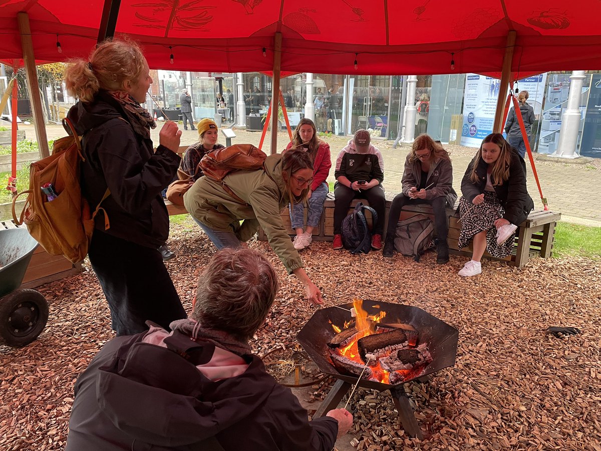 Led a walking workshop on spatial justice, urban undoing & edges w/ @angharadcloss @amandahopebear for Geography MSC, stoping at @_WaysofWorking_ projects in St Helen’s Road, Vetch Veg, visiting @rcccymru , GRAFT garden @The_Waterfront #spatialjustice #urbandesign #community