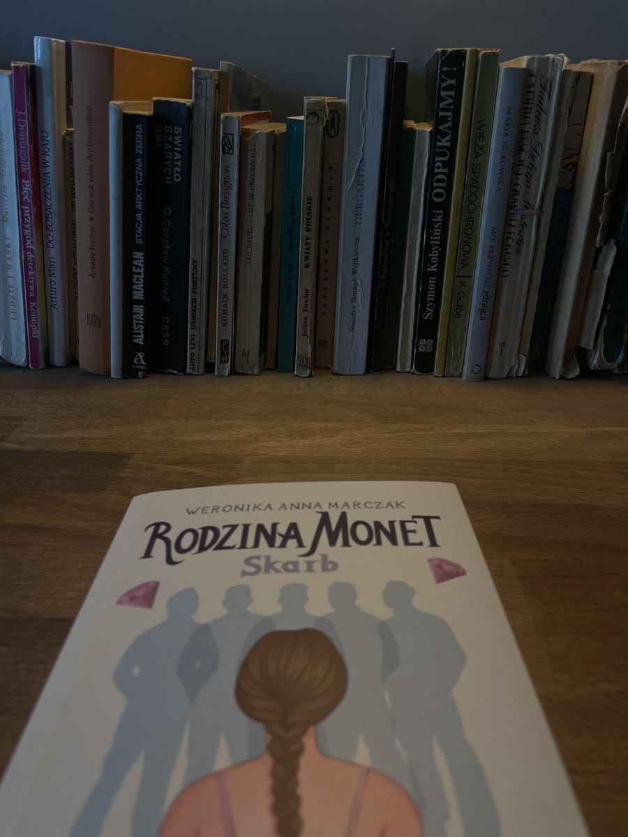 podcastkik's tweet photo. podpowiedz co nagrywamy dla was w tym tygodniu😎 #twitteroweksiążkary #rodzinamonet https://t.co/3QJxxcwqkV