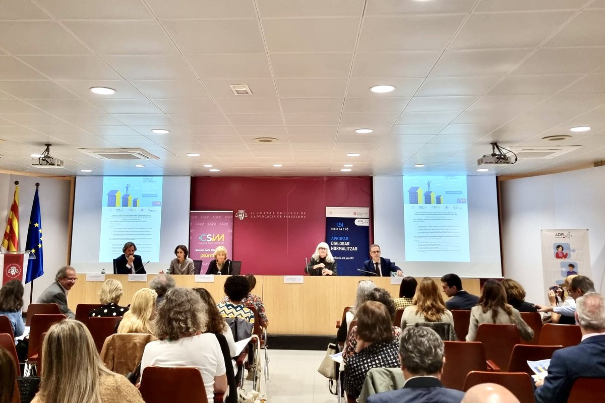 Carlessalaroca's tweet photo. Un èxit la jornada a @ICABarcelona i organitzat pel @conselladvocat on hem analitzat la importància axial de la mediació en la resolució dels conflictes en l’àmbit de l’habitatge, en l’àmbit públic i el privat.
#Ofideute #PEEU https://t.co/GN1PBALpfR