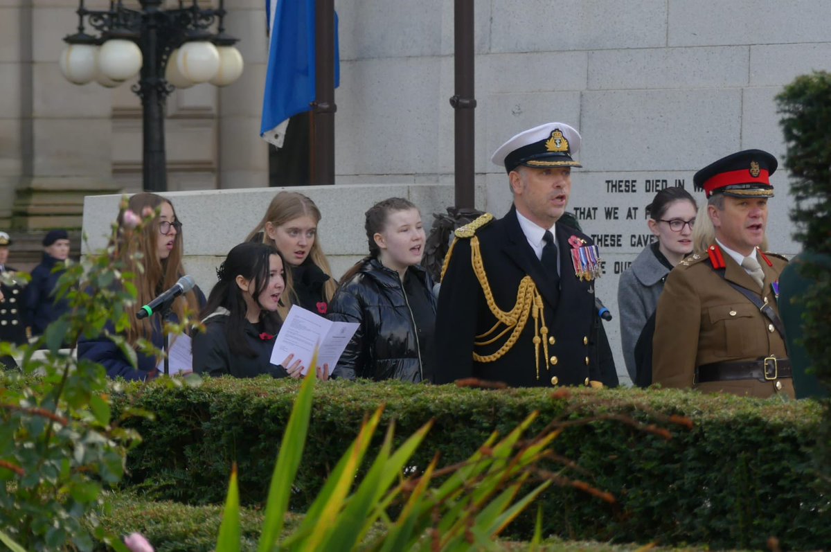 GYC_Sings's tweet photo. Some of our senior choir members had the honour of singing at yesterday's rememberence service in George Square.  #Glasgow @Evilauds https://t.co/Ri0E4BxLaq