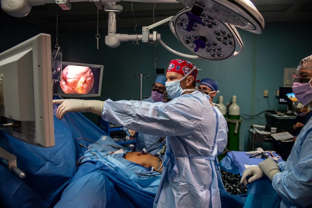 NavyMedicine's tweet photo. As part of the Continuing Promise 2022 aboard the USNS Comfort Cmdr. Donahue performs laparoscopic cholecystectomy on a Honduran citizen. Learn more at https://t.co/yYNfrnypPn https://t.co/0N6UqD192b