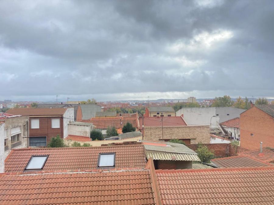 InmoCoaching's tweet image. Se vende piso en Trobajo del Camino de 115 metros construidos con 3 dormitorios, 2 baños, salón y cocina amueblada con electrodomésticos. Garaje y trastero incluidos. Si te interesa, contacta con nosotros ---&amp;gt; inmocoachingleon.com/htmlphp/propin…