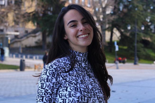 UCMccinf's tweet photo. Paula Crespo, estudiante de tercero del grado en Comunicación Audiovisual en la Facultad, ha ganado el primer premio del I Concurso @alumni_ucm de Vídeos en Formato Vertical con la temática “Regreso a la Complutense”
¡Enhorabuena! 🎊
#talentoUCM
🔗 https://t.co/N5lNqtQF8V https://t.co/rzTUhxpTsf