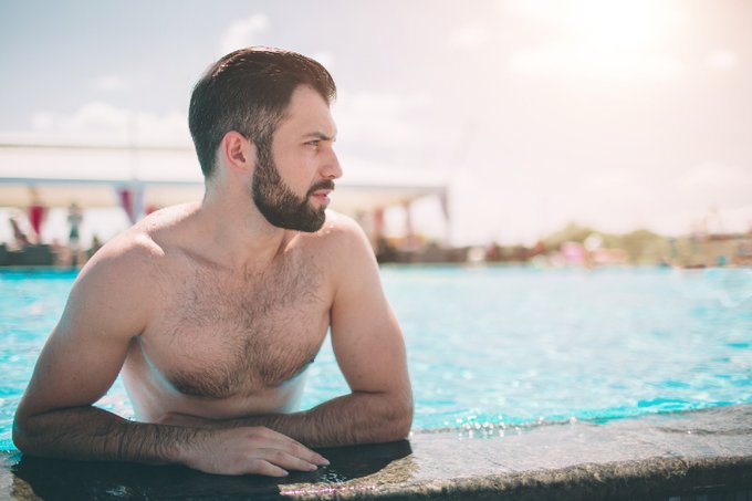 Which are the best clothing-optional gay resorts in Palm Springs? This is a queer AF destination that