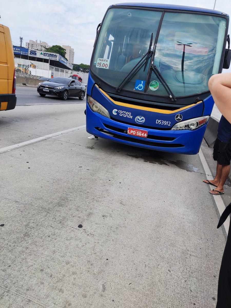 Daqui estou mais um dia, com frescão enguiçado na rodovia 🤡