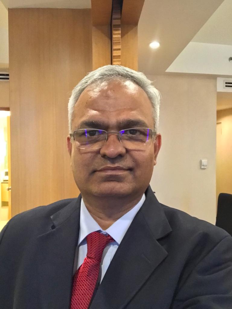 vishviswanathan's tweet photo. Proud of fellow alumnus of College of Engineering, Guindy Mr. K. Guruswamy, for receiving the most coveted award of MBE (Member of the Excellent Order of British Empire) from the Queen of England for leading the historic UK Ventilator Challenge project in 2020. #cegshines https://t.co/7xJeYTUiCR