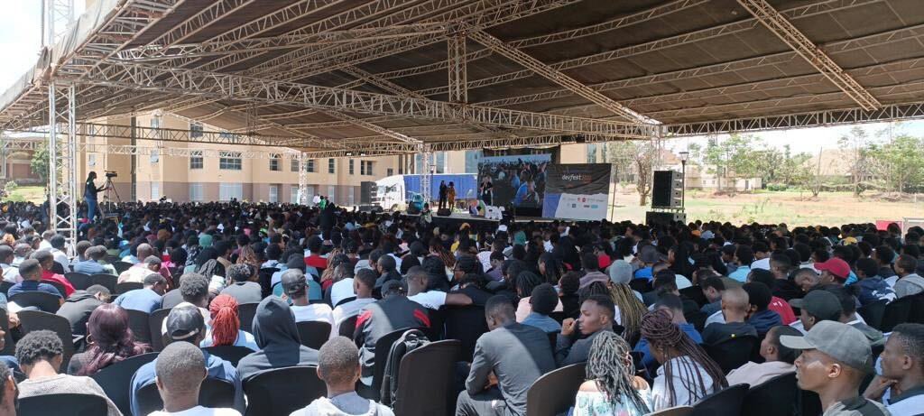 WithPropel's tweet photo. GDG Event in Nairobi last week was a success! Nairobi showed up and showed out ππΎ.We canβt wait to see you all at the next event!
Special shout out to our Technical Recruitment Lead,@AndieBalbina for an enlightening session on landing global roles. #GrowBeyondBorders #devfest2022 https://t.co/PZflVyDFFc